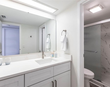 1055 W Peppertree Drive - Photo Thumbnail 16