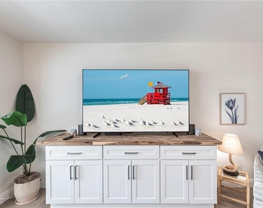 1055 W Peppertree Drive - Photo Thumbnail 3