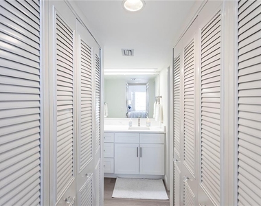 1055 W Peppertree Drive - Photo Thumbnail 10