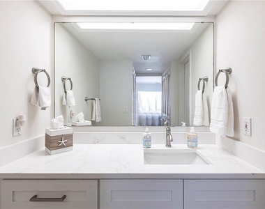 1055 W Peppertree Drive - Photo Thumbnail 11