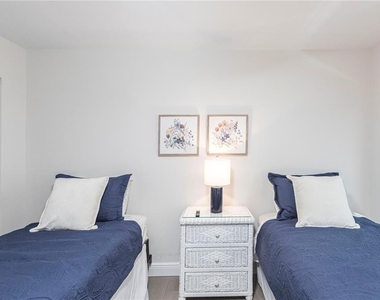 1055 W Peppertree Drive - Photo Thumbnail 15