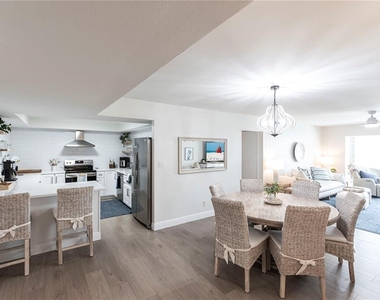 1055 W Peppertree Drive - Photo Thumbnail 6