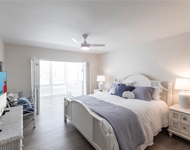 1055 W Peppertree Drive - Photo Thumbnail 7