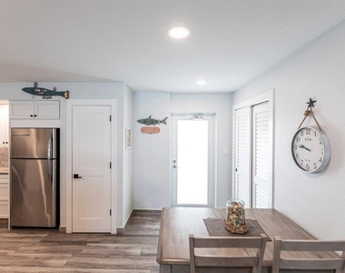 6154 Midnight Pass Road - Photo Thumbnail 24