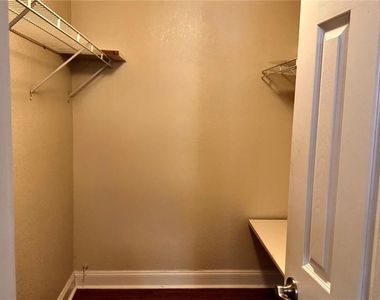 205 Lewfield Circle - Photo Thumbnail 19