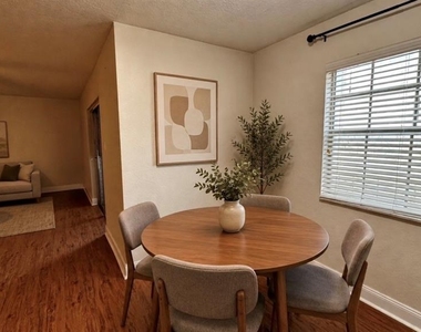 205 Lewfield Circle - Photo Thumbnail 8