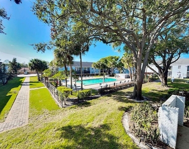 205 Lewfield Circle - Photo Thumbnail 24