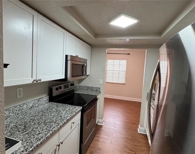 205 Lewfield Circle - Photo Thumbnail 6