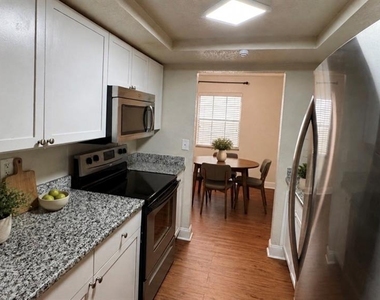 205 Lewfield Circle - Photo Thumbnail 4