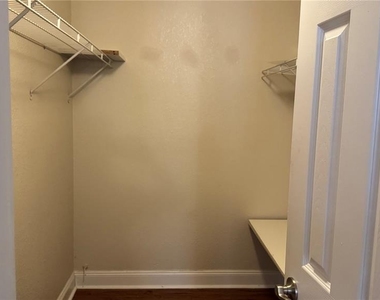 205 Lewfield Circle - Photo Thumbnail 21