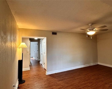 205 Lewfield Circle - Photo Thumbnail 11