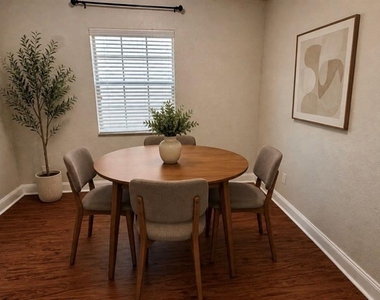 205 Lewfield Circle - Photo Thumbnail 6