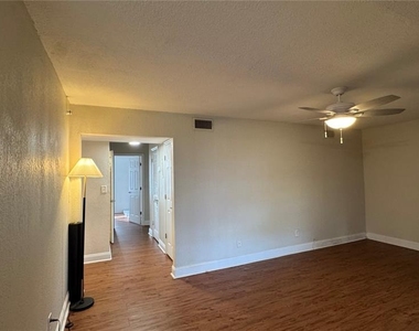 205 Lewfield Circle - Photo Thumbnail 9