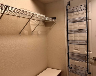 205 Lewfield Circle - Photo Thumbnail 20