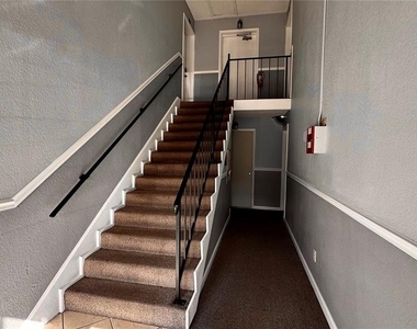 205 Lewfield Circle - Photo Thumbnail 2