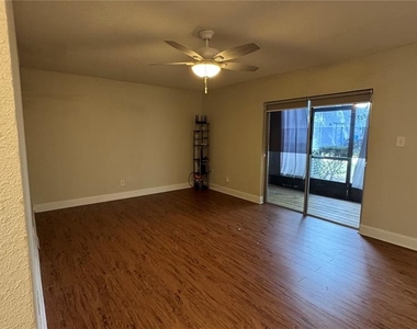 205 Lewfield Circle - Photo Thumbnail 10