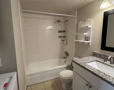 205 Lewfield Circle - Photo Thumbnail 14