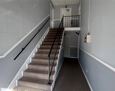 205 Lewfield Circle - Photo Thumbnail 2