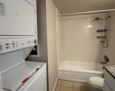205 Lewfield Circle - Photo Thumbnail 15