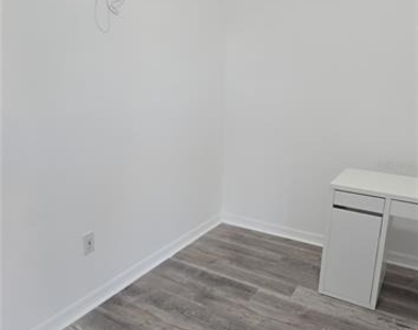 2754 Creekmore Court - Photo Thumbnail 4