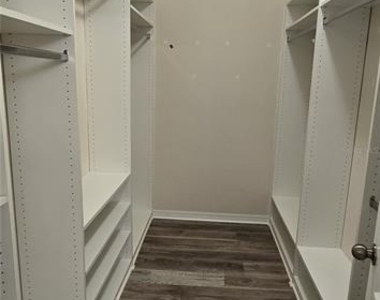 2754 Creekmore Court - Photo Thumbnail 13