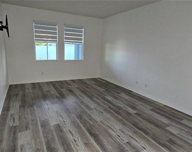 2754 Creekmore Court - Photo Thumbnail 14