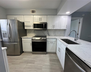3217 Westridge Boulevard - Photo Thumbnail 6