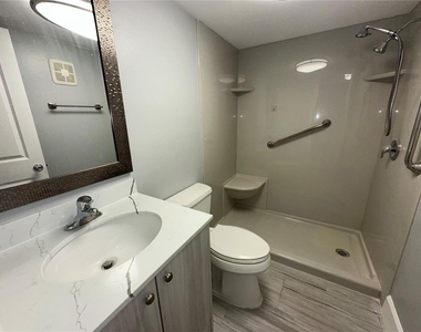 3217 Westridge Boulevard - Photo Thumbnail 17