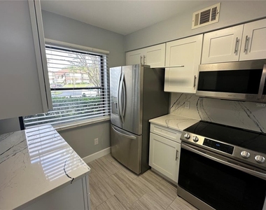 3217 Westridge Boulevard - Photo Thumbnail 9