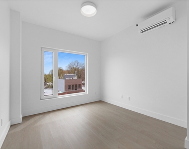 837 Maple Street - Photo Thumbnail 3