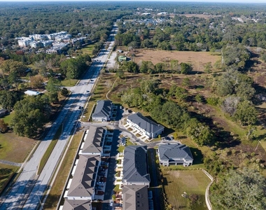 704 Nw 126th Terrace - Photo Thumbnail 4