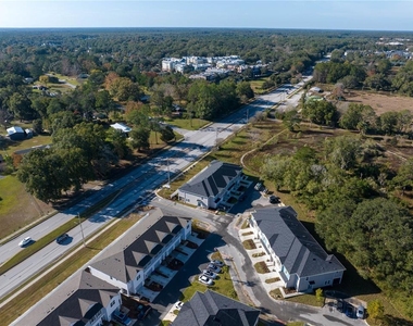 704 Nw 126th Terrace - Photo Thumbnail 3