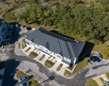 704 Nw 126th Terrace - Photo Thumbnail 2