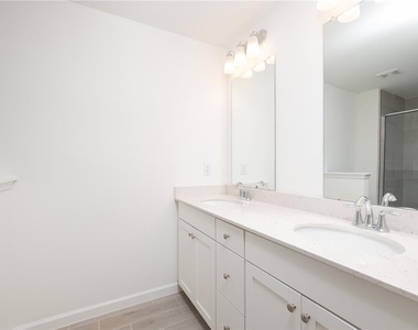 704 Nw 126th Terrace - Photo Thumbnail 16