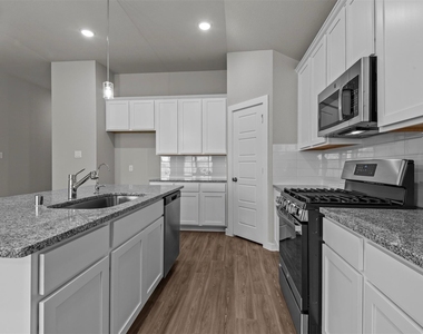 3003 Middleton Drive - Photo Thumbnail 3