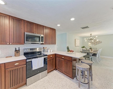 730 Fox Street - Photo Thumbnail 16