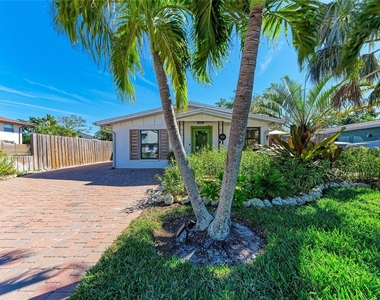 730 Fox Street - Photo Thumbnail 36
