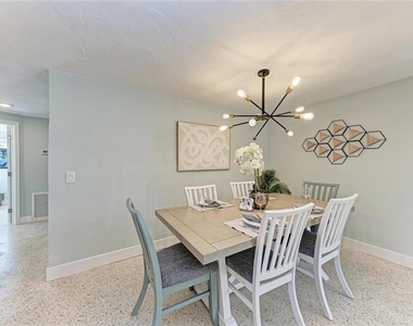 730 Fox Street - Photo Thumbnail 13