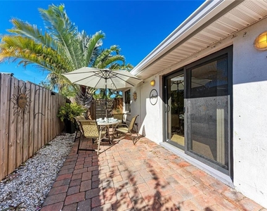 730 Fox Street - Photo Thumbnail 32
