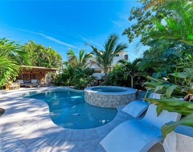 730 Fox Street - Photo Thumbnail 2