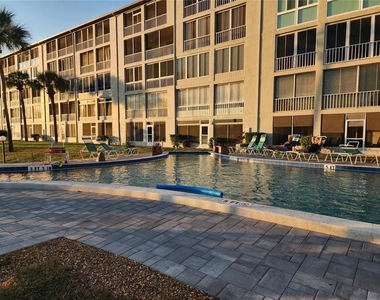 3064 Lake Bayshore Drive - Photo Thumbnail 16