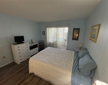 3064 Lake Bayshore Drive - Photo Thumbnail 29