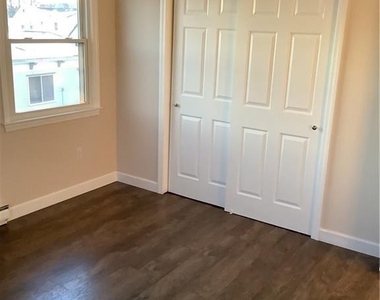 4 Villaway Road - Photo Thumbnail 12