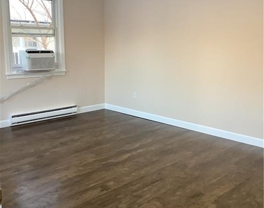 4 Villaway Road - Photo Thumbnail 2