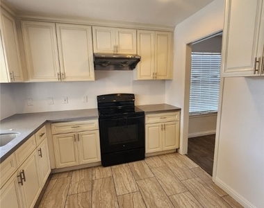 1823 Niblick Circle - Photo Thumbnail 4