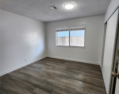 1823 Niblick Circle - Photo Thumbnail 10