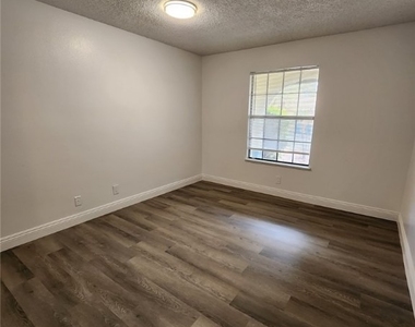 1823 Niblick Circle - Photo Thumbnail 15