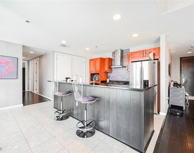 4525 Dean Martin Drive - Photo Thumbnail 10