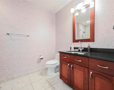 4525 Dean Martin Drive - Photo Thumbnail 16