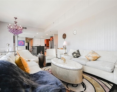 4525 Dean Martin Drive - Photo Thumbnail 22